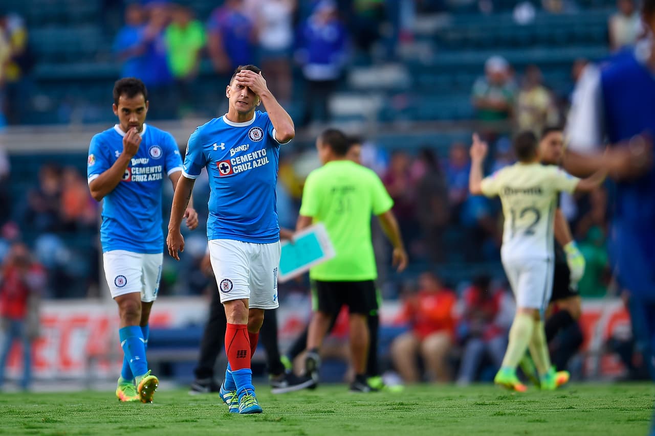 El doblete de Christian Giménez de nada sirvió para evitar otra cruzazuleada más ante el América.