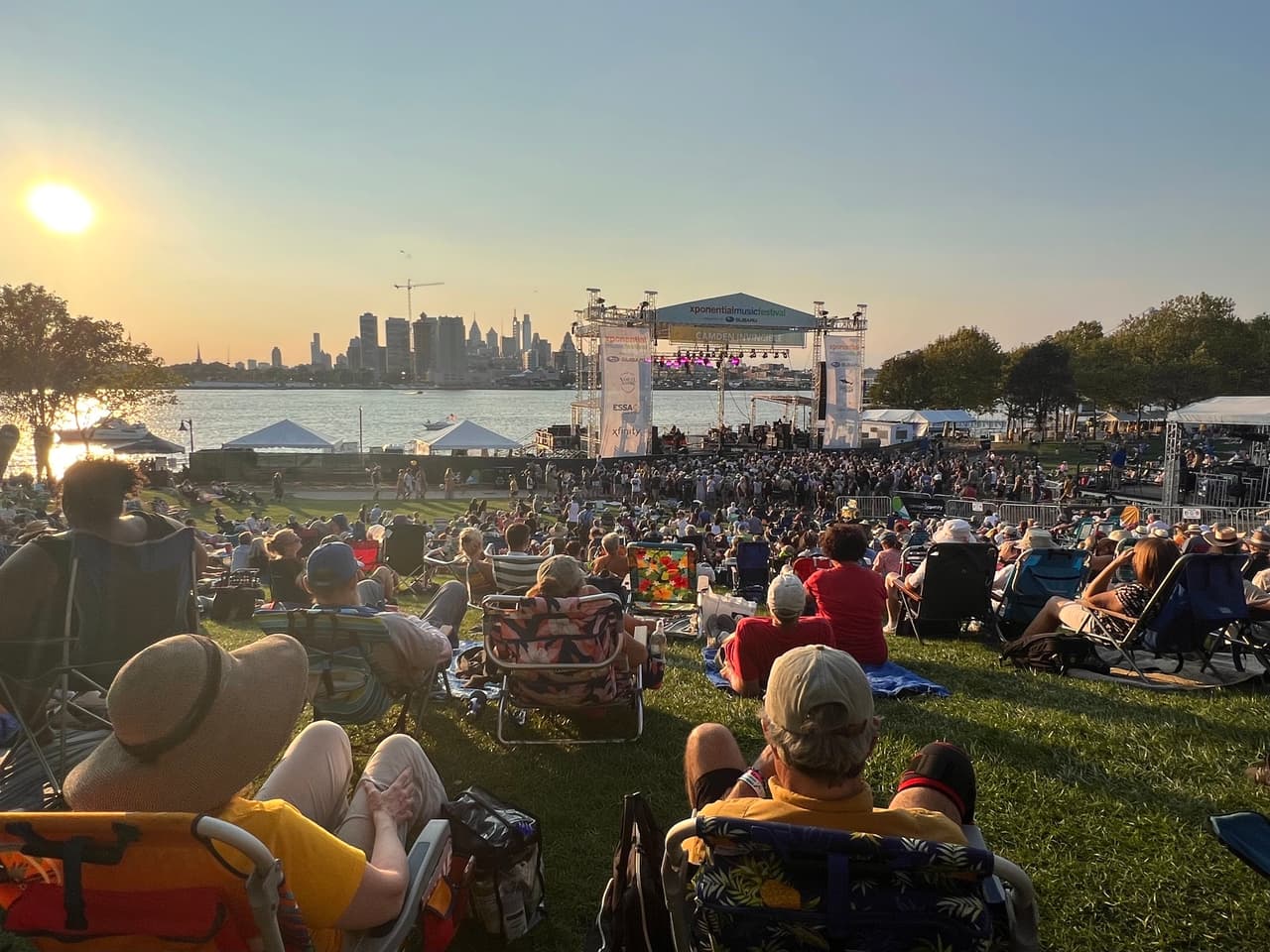 <b><a href="https://xpnfest.org/">XPoNential Music Festival in Camden (22 al 24 de septiembre)</a></b>. WXPN, la estación de radio pública de la Universidad de Pensilvania, reúne a leyendas musicales y nuevos artistas a lo largo del paseo marítimo de Camden en este festival anual imperdible en Wiggins Waterfront Park y Freedom Mortgage Pavilion.