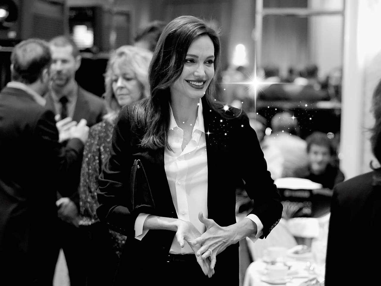 Además de ser directora de cine y activista social, Angelina Jolie se desempeñará como profesora invitada de un master del Centro de Mujeres, paz y seguridad, del LSE. Elegimos algunos estilos que pueden ayudar a la bella maestra a legitimarse entre la comunidad académica.