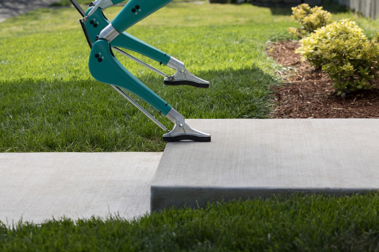 Firmas internacionales como Starship, Zhen Robotics, Amazon o DHL, ya están desarrollando, perfeccionando y probando estos sistemas que combinan los últimos avances en inteligencia artificial, robótica, redes digitales inalámbricas y conducción autónoma, anticipando como funcionarán dentro de pocos ańos los servicios de transporte ‘puerta a puerta’.