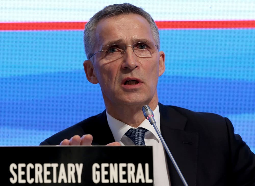 El secretario general de la OTAN, Jens Stoltenberg, habla ante una asamblea parlamentaria en Estambul, Turquía, lunes 21 de noviembre de 2016.