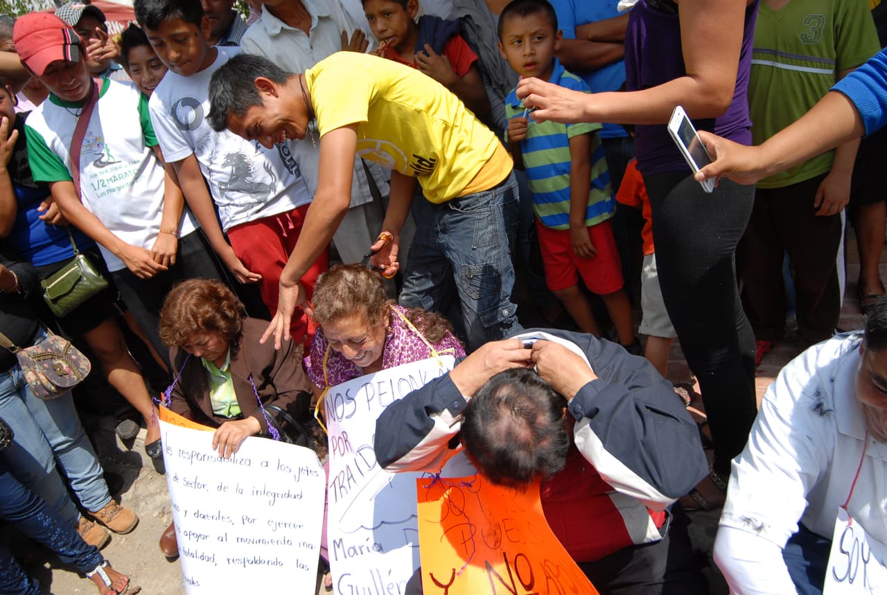 Profesores en Chiapas rapan a colegas por no hacer huelga con ellos