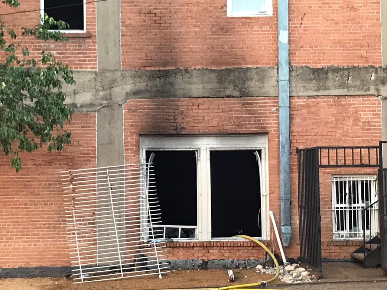 Parte de la estructura quedó dañana por el fuego.