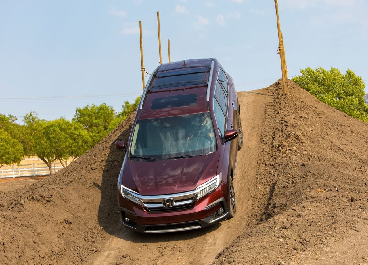 <h3 class="cms-H3-H3"><b>11. Honda Pilot</b></h3>
<br>
<br>
<b>Precio promedio con 1 año de uso:</b> $34,494
<br>
<b>Precio promedio con 3 años de uso:</b> $28,123
<br>
<b>Precio promedio con 5 años de uso: </b>$19,003