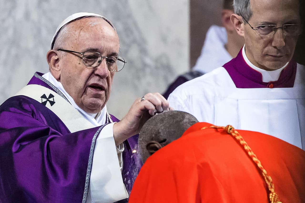 Miles de feligreses se alistan para recibir el Miércoles de Ceniza. ¿Sabes qué hay detrás de esta tradición católica?