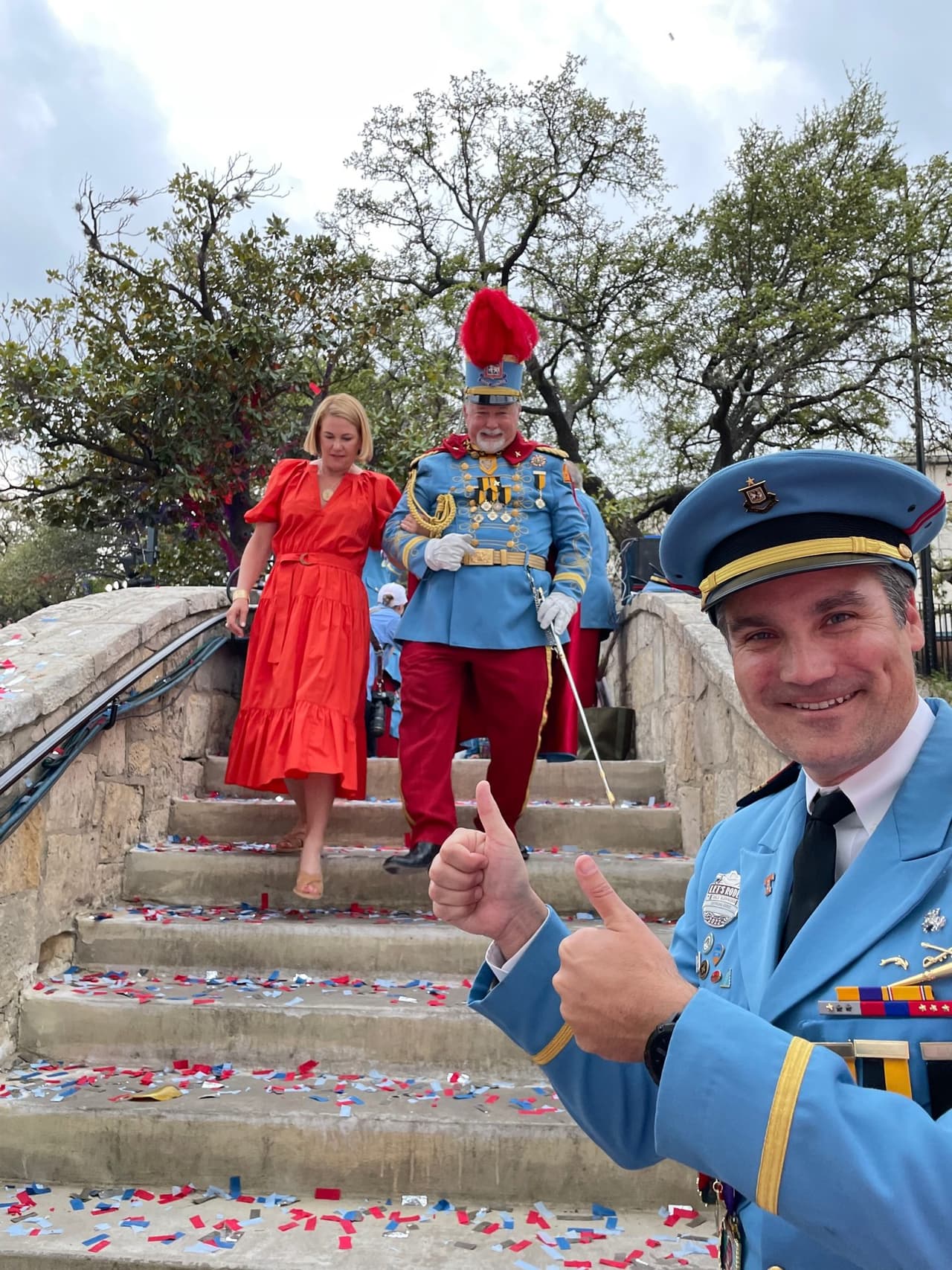 <h2 class="cms-H2-H2">The Texas Cavaliers River Parade </h2>
<br>
<ul>
<li class="li1">Cuándo: 28 de abril</li>
</ul>
<ul>
<li class="li1">Hora: 19:00 a 21:00 horas</li>
</ul>
<ul>
<li class="li1">Qué es: Un desfile que está cumpliendo su aniversario 79</li>
</ul>
<ul>
<li class="li1">Costo: 30 dólares</li>
</ul>