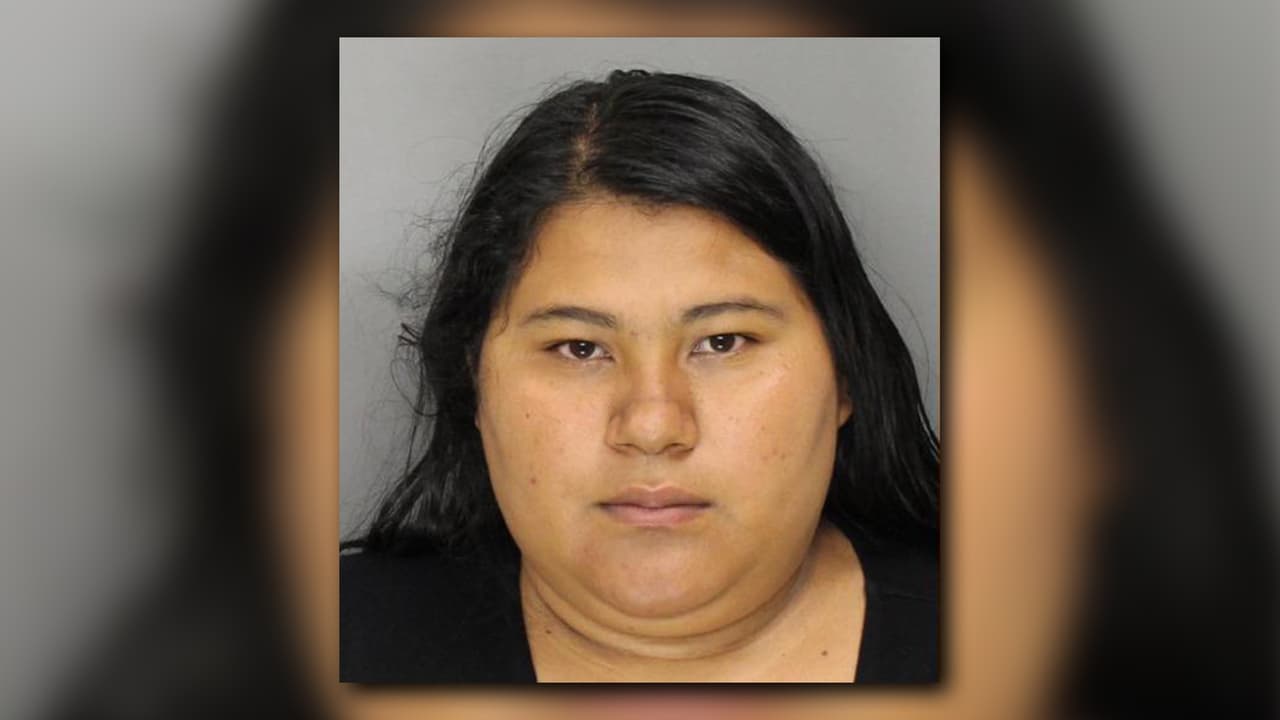 Madre hispana podría enfrentar la deportación tras golpear con un cinturón a dos de sus hijos