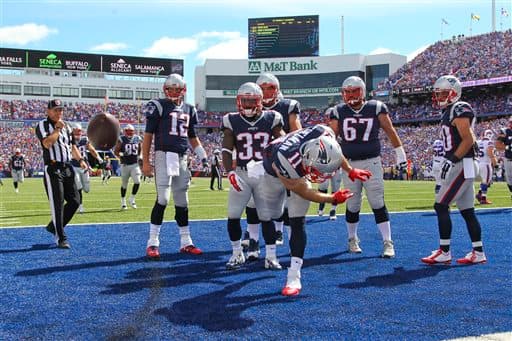 Brady, Edelman y la defensiva de los Patriots brillaron en la victoria de New England sobre los Buffalo Bills 40-32.