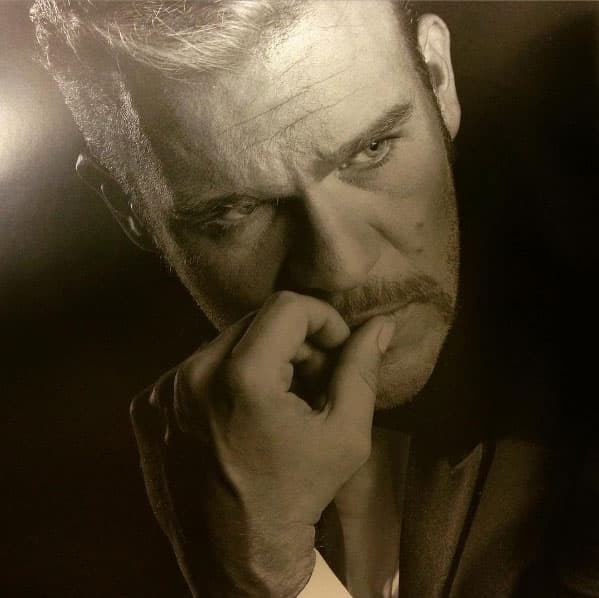 Debutó en la serie "El camino de Santiago" en 1999.