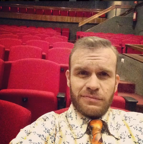 Ha trabajado en cine, teatro y televisión.