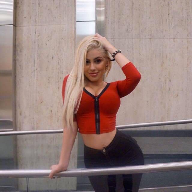 La hijita de Myrka Dellanos hace subir la temperatura de las redes sociales con estas fotos.