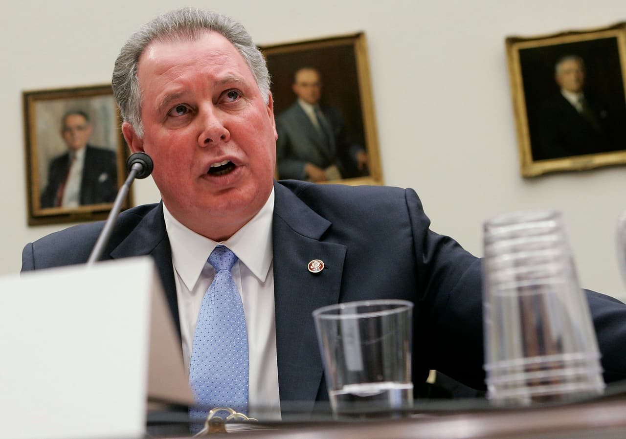 <b>Albio Sires. Distrito 8, Nueva Jersey. </b>Ocupa el cargo desde 2013. Nació en 1951 en Bejucal, Cuba y vive en EEUU desde los 11 años. Es demócrata y ha sido representante de su estado desde 2006, alcalde de West New York y miembro de la Asamblea General. Su distrito incluye partes de cuatro condados del noreste de Nueva Jersey.