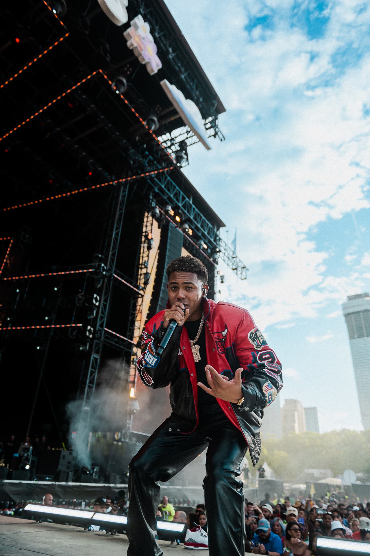 Mike Towers fue otro de los artistas más esperados en esta edición y continuó con el ambiente puertorriqueño.