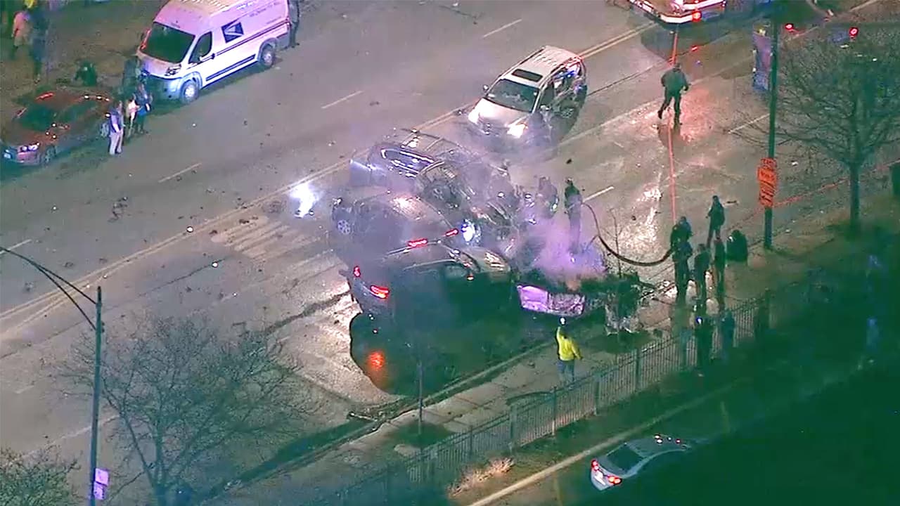 La Unidad de Accidentes Mayores investiga la mecánica del incidente, mientras las víctimas se recuperan en hospitales de la Ciudad. El más grave, al parecer, fue el ocupante de un automóvil que terminó sobre el techo.