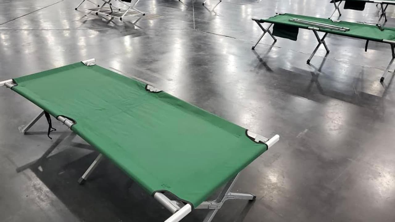 Las autoridades indicaron que proporcionarán indumentaria necesaria para quienes no quieran asistir a estos refugios.