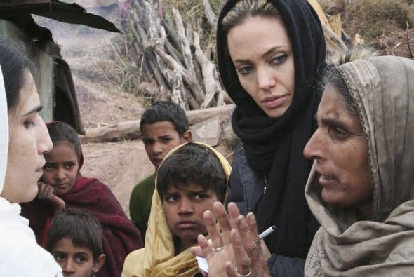 Angelina Jolie Podría ocupar altos cargos dentro de organizaciones internacionales como las Naciones Unidas, y no nos extrañaría viendo una mujer como Secretaria General de la importante organización mundial si la salud la acompaña y logra vencer la disposición genética de su familia a enfermedades incurables.