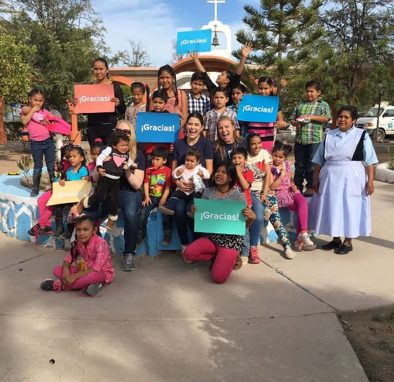 Durante su visita a su tierra natal, Ana Patricia acudió al orfanato Rancho del Niño para llevar las donaciones que se recaudaron durante una campaña en la que participó.