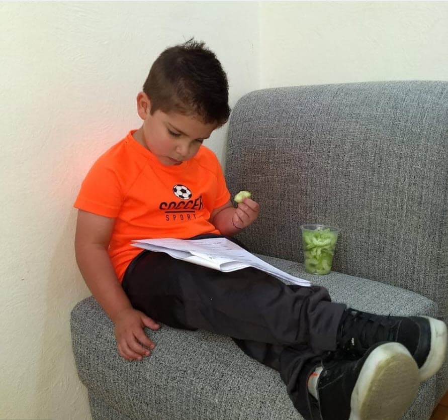 Con todo profesionalismo dijo que no le aburren ni le cansan sus escenas y reconoció que se aprende las líneas de memoria. 
<br>