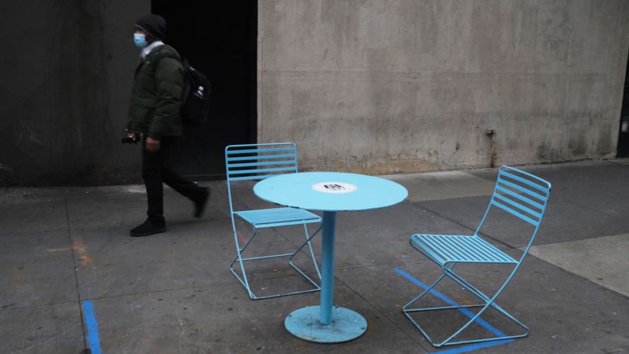 Martínez se inmunizó contra el coronavirus en abril 17, con la vacuna Pfizer, indicó su hermana, quien no desea mantener su identidad. "No sabemos exactamente.. pero tenemos idea que es la vacuna porque su corazon estaba fallando.."expresó la joven.