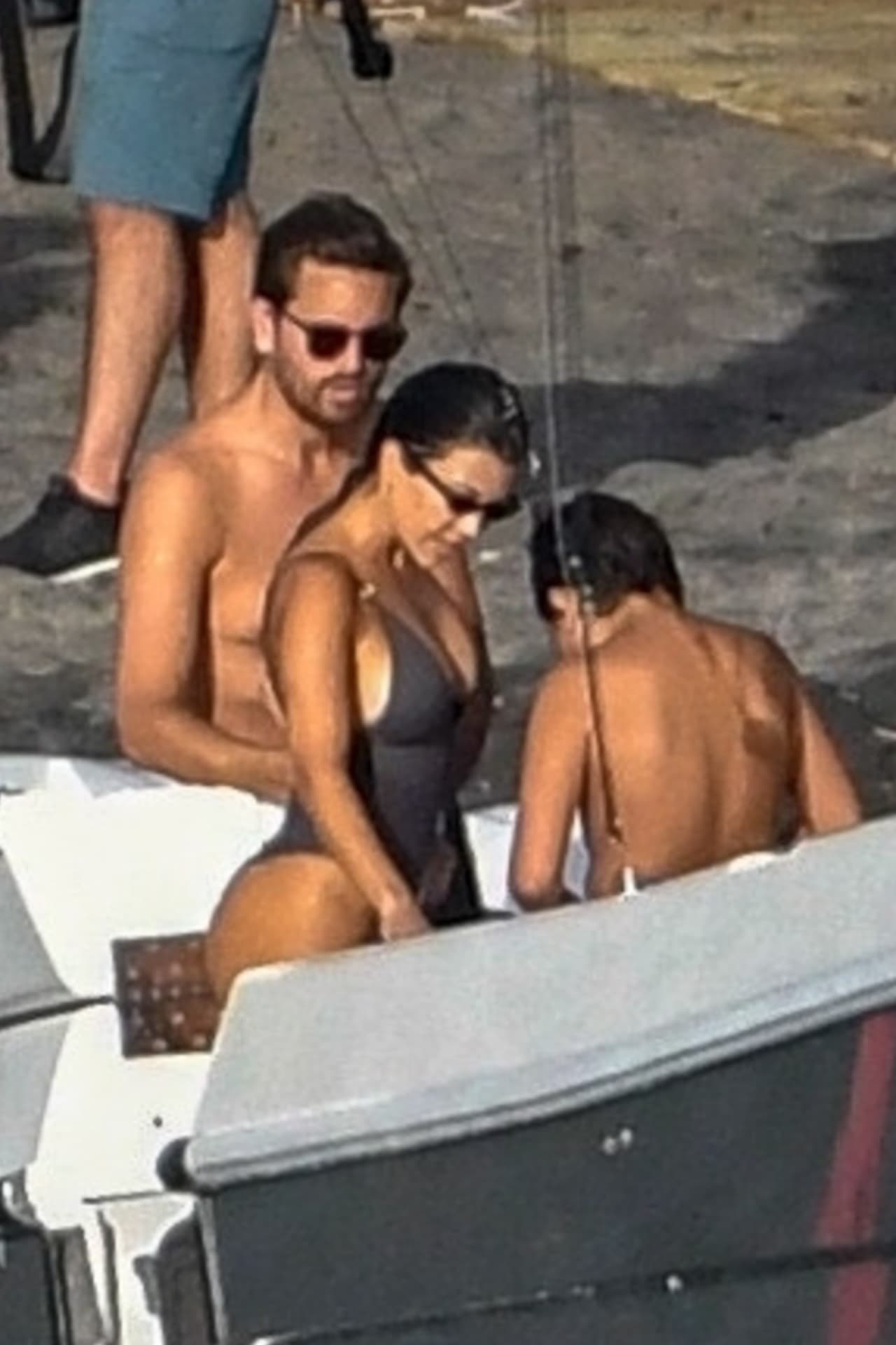 Sin embargo, lo que llamó la atención es que en las imágenes no aparece la modelo Sofía Richie, quien es la actual pareja de Scott.
<br>