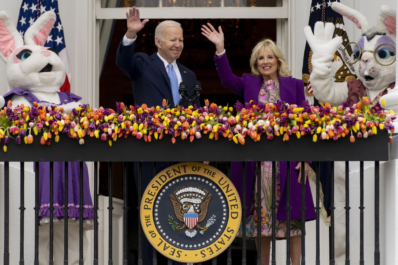 El presidente y la primera dama, 
<b>Joe y Jill Biden</b>, dieron la bienvenida a los visitantes del 
<b>Easter Egg Roll </b>en el jardín sur de la 
<b>Casa Blanca</b>.