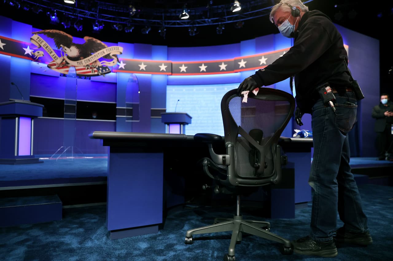 A menos de dos semanas del día de los comicios encabeza la mayoría de los sondeos nacionales y tiene una ventaja algo más estrecha en los estados.