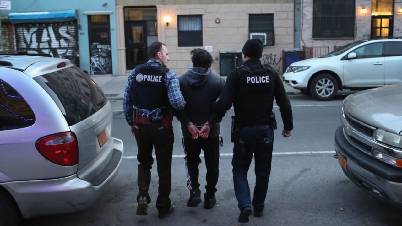 Serían más de 500 los inmigrantes indocumentados quienes han sido arrestados por ICE tras la llegada de Donald Trump a la Casa Blanca.