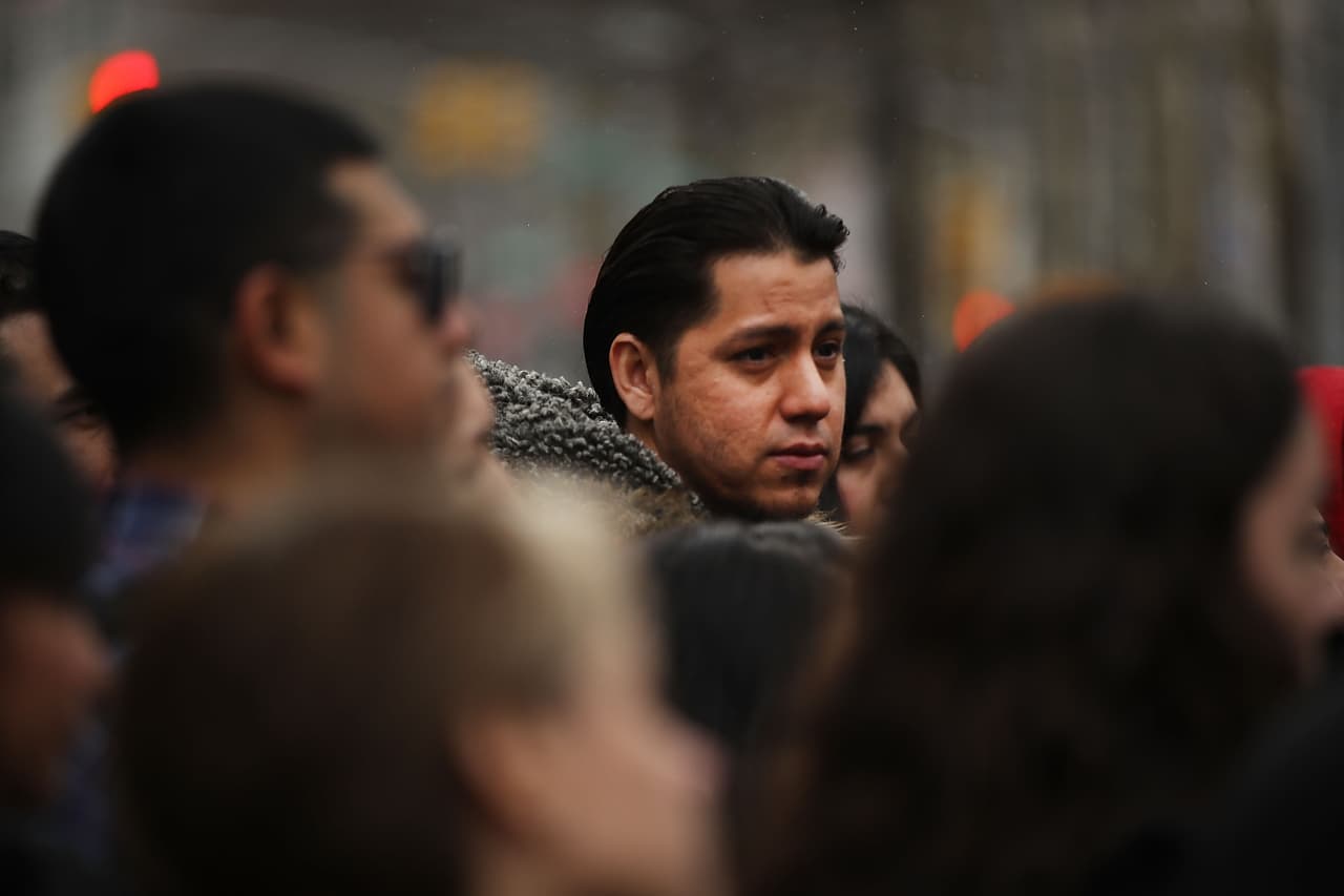 Los padres que experimentan este tipo de consecuencias relacionadas con la inmigración
<b> pueden tener un riesgo muy alto de ansiedad, <a href="https://www.univision.com/noticias/salud/depresion-y-ansiedad-afectan-a-latinos-video">depresión y otras formas de angustia</a></b>, por eso los investigadores también evaluaron síntomas de problemas de salud mental.