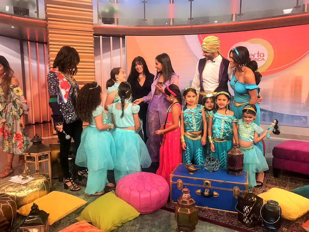 Naomi Scott le hizo saber a la princesa que es una niña valiente e inteligente que ahora la inspira.