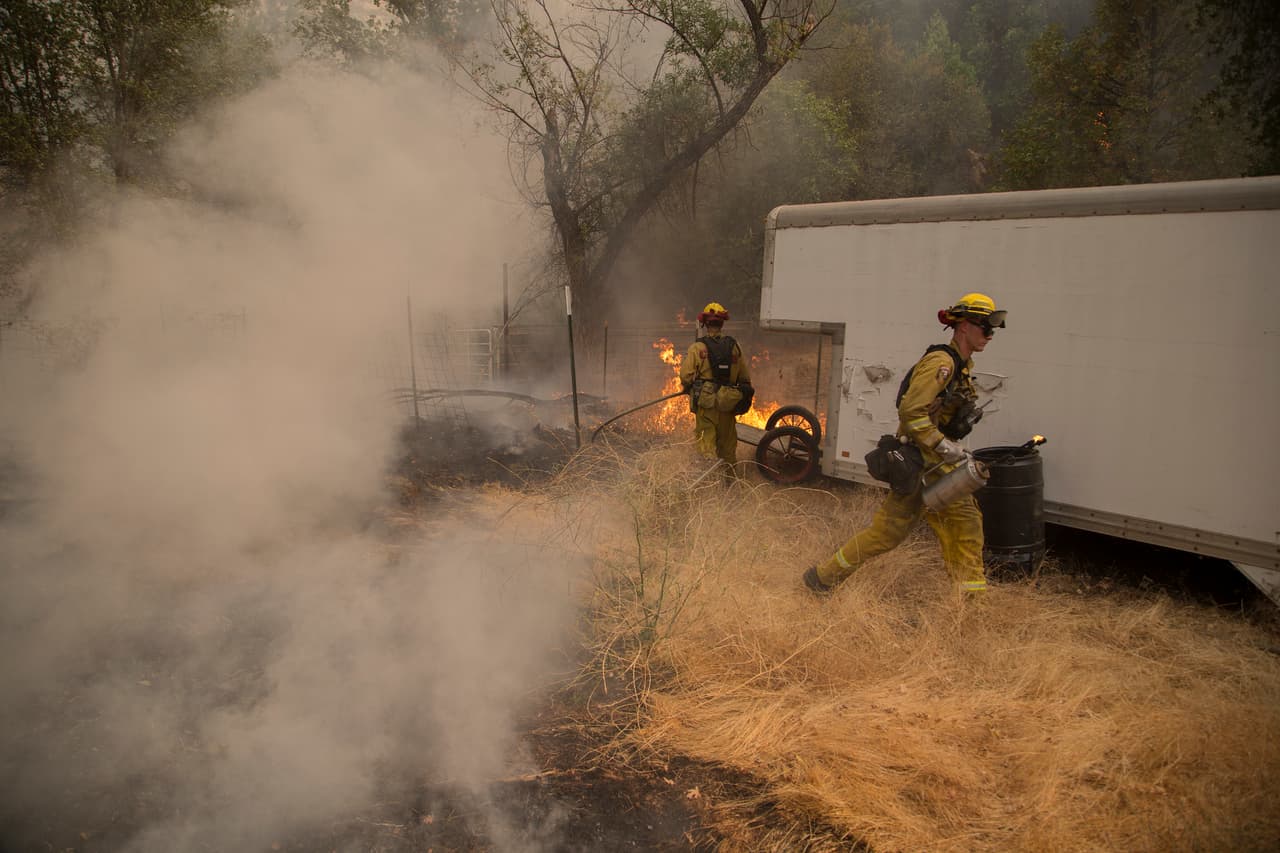 El incendio Valley ha provocado el desalojo de cientos y ha consumido 50,000 acres de terreno.