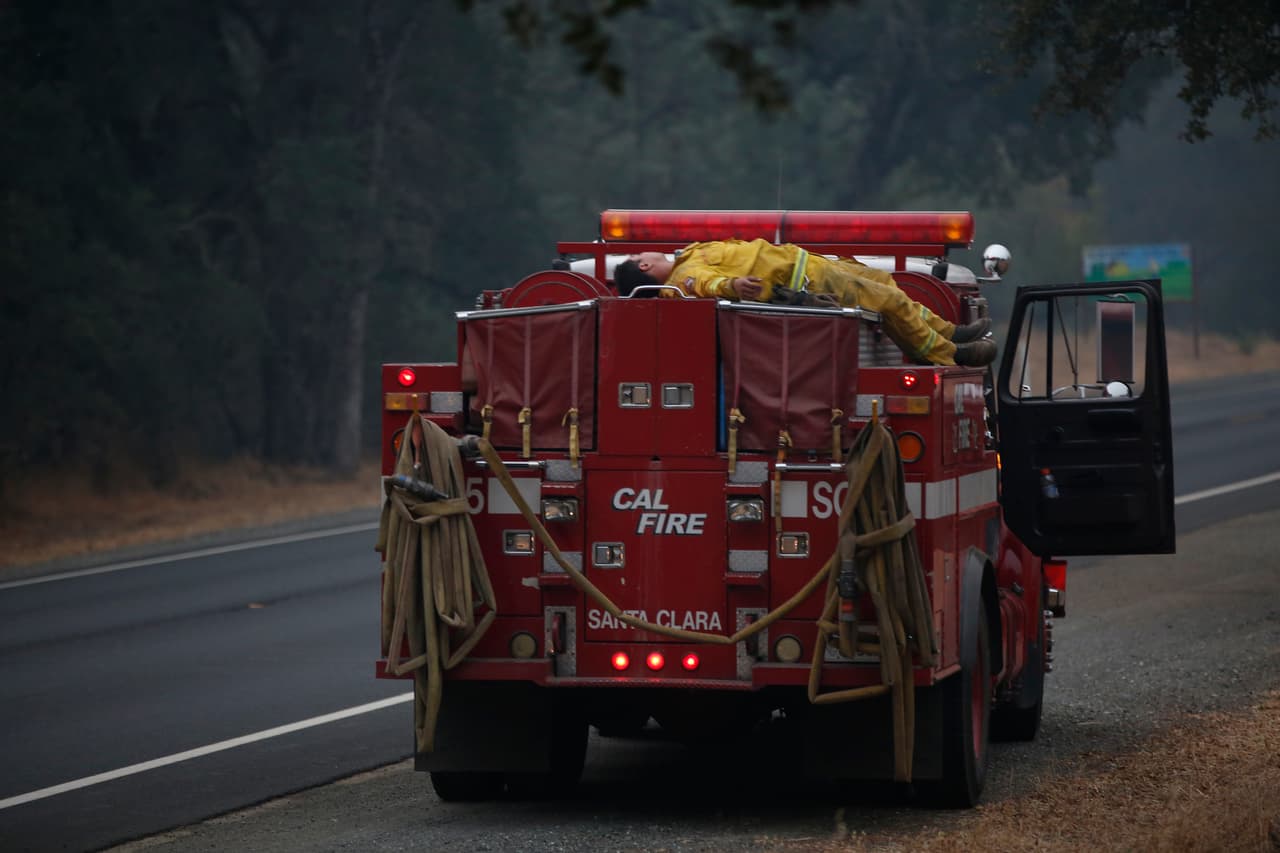 El incendio Valley ha provocado el desalojo de cientos y ha consumido 50,000 acres de terreno.