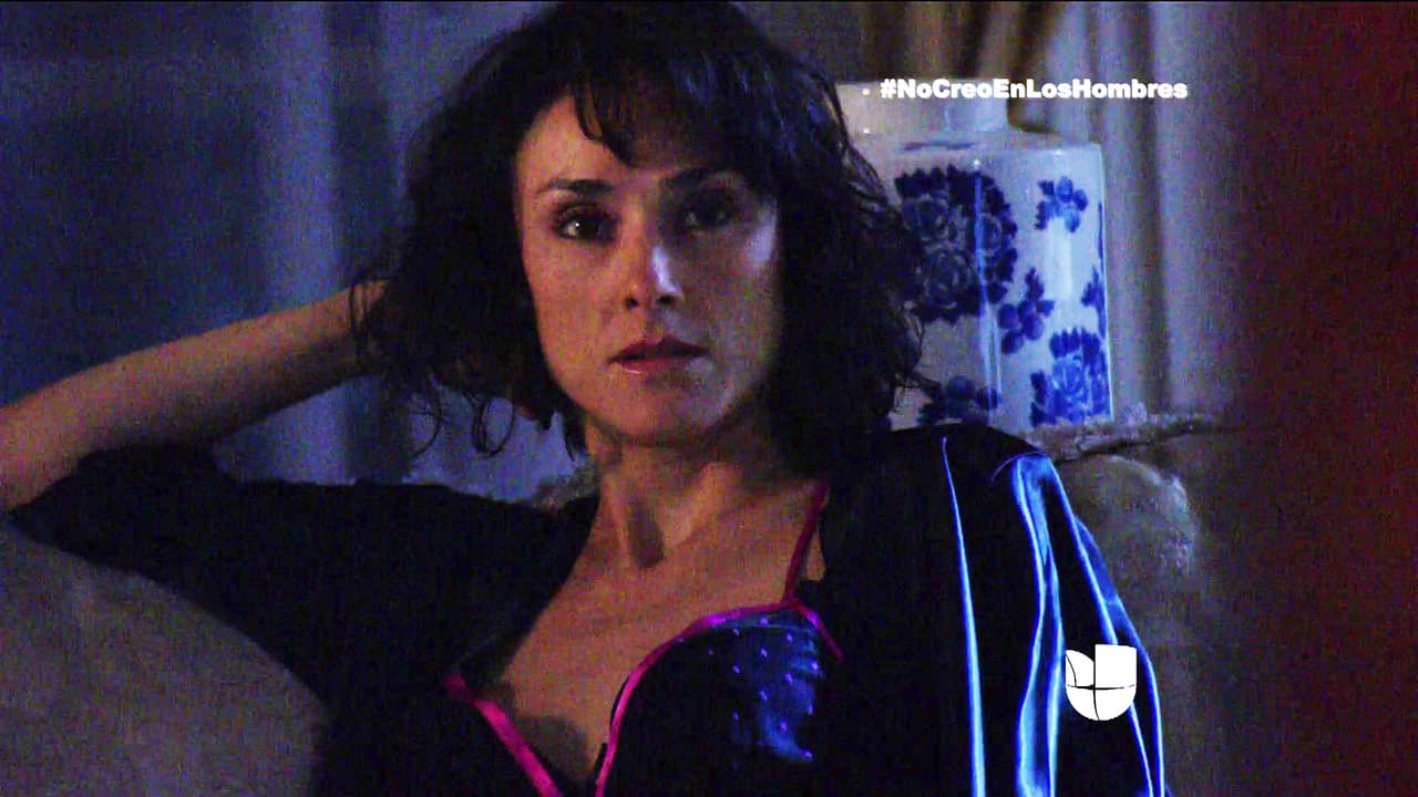 Eres muy sensual Maleny, tienes a Ari comiendo de tu mano.