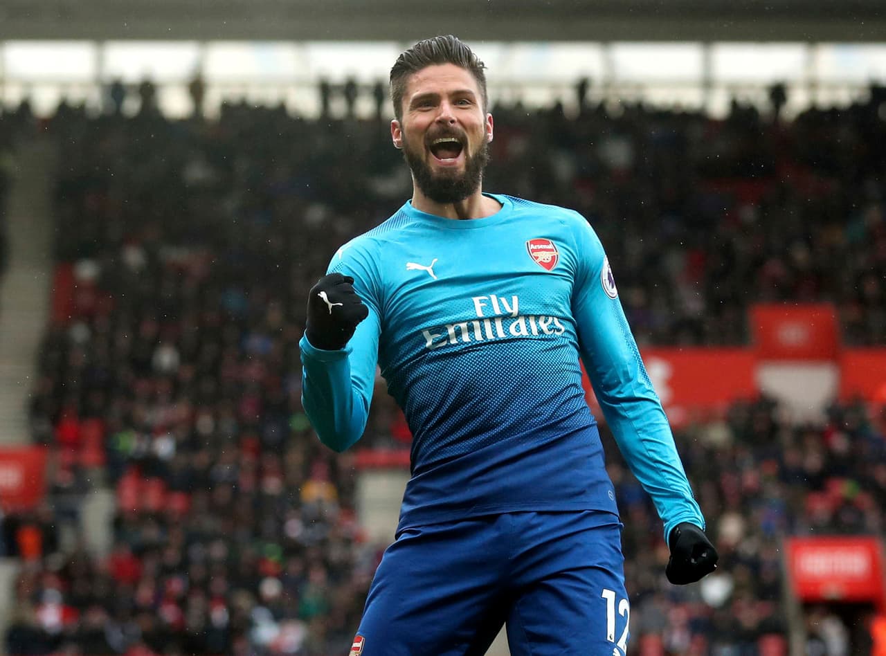 Chelsea fichó al delantero francés Olivier Giroud, por una cantidad que no ha sido especificada, para los próximos 18 meses, por lo que compartirá la delantera 'Blue' con el español Álvaro Morata.