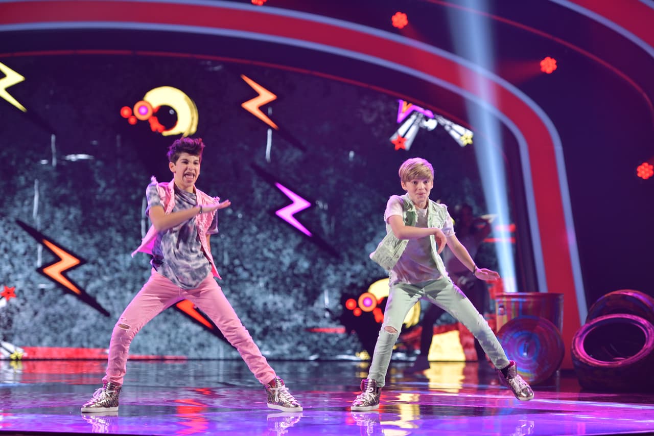 Por su parte, 
<a href="http://www.univision.com/shows/pequenos-gigantes/sebastian-y-alejandro-encantaron-con-su-energia-y-dinamismo-al-ritmo-de-lovumba-video">Sebastián y Alejandro derrocharon energía</a>.