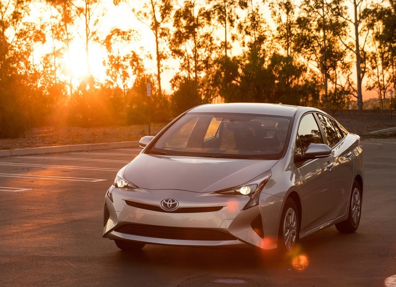 <h3 class="cms-H3-H3"><b>Toyota Prius</b></h3>
<br>
<br>
<b>Tipo:</b> Híbrido
<br>
<b>Antigüedad:</b> 5 años
<br>
<b>Precio promedio:</b> $13,460