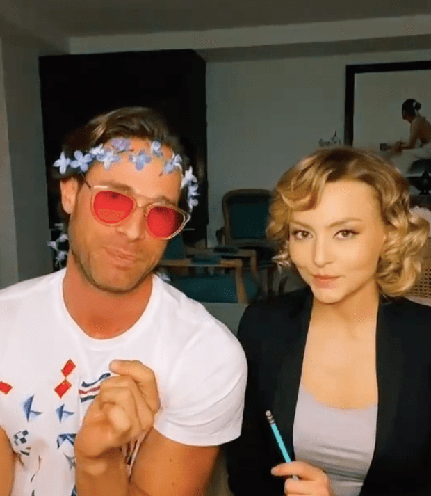 Además del romance, a estos novios les encanta demostrar que saben divertirse juntos.