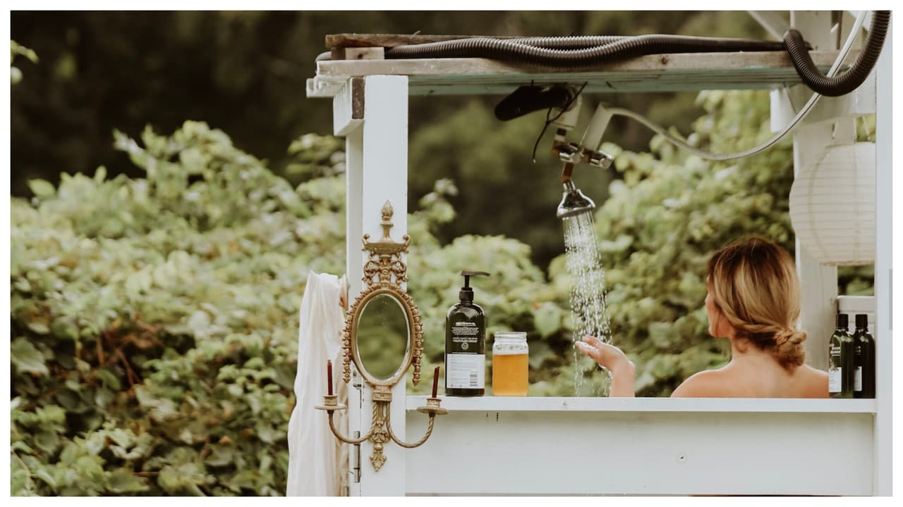 Además de bañarse con el cielo como testigo, las personas pueden gozar de una alimentación orgánica, con verduras, carnes y provisiones de origen local y de temporada. 
<br>