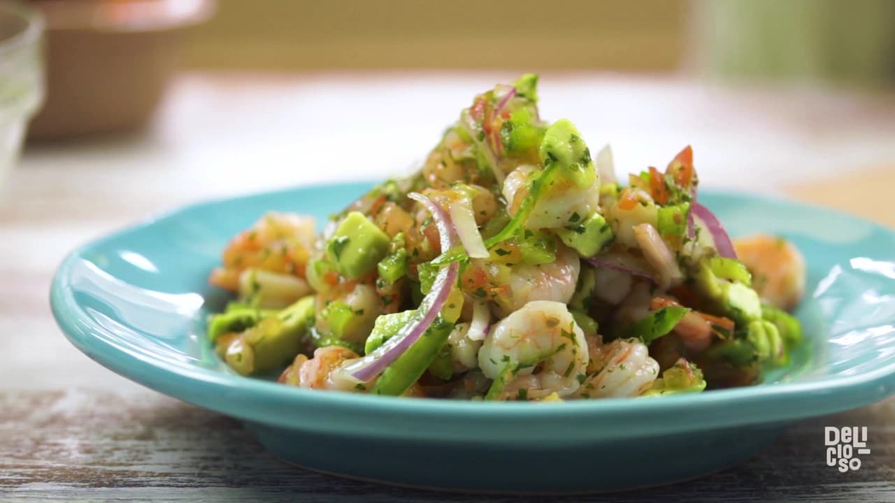 Ceviche de camarón con tostones