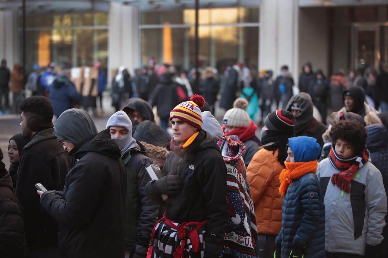 La Villita va estar donando abrigos para personas de la tercera edad con bajos ingresos