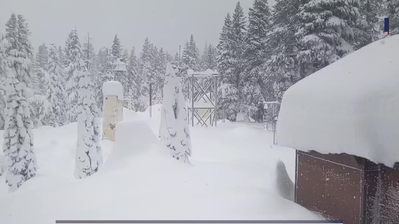 En la temporada pasada, en las montañas del estado solo se registró 40 por ciento de 
<a href="https://www.univision.com/local/los-angeles-kmex/sequia-vientos-de-santa-ana-calor-california-invierno">acumulaciones de nieve</a> durante el invierno. Mientras que en las nevadas de las últimas semanas, las acumulaciones llegaron al 90%.