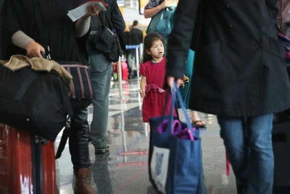 Caos en aeropuertos de Chicago por fuego 