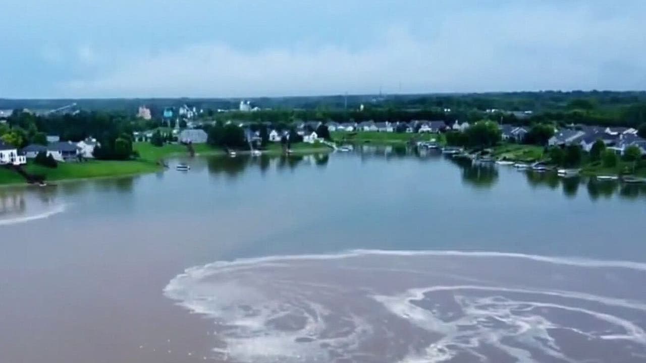 "Nos afectó mucho, ahora no tenemos un hogar": Indiana declara estado de emergencia por inundaciones; reportan víctimas mortales