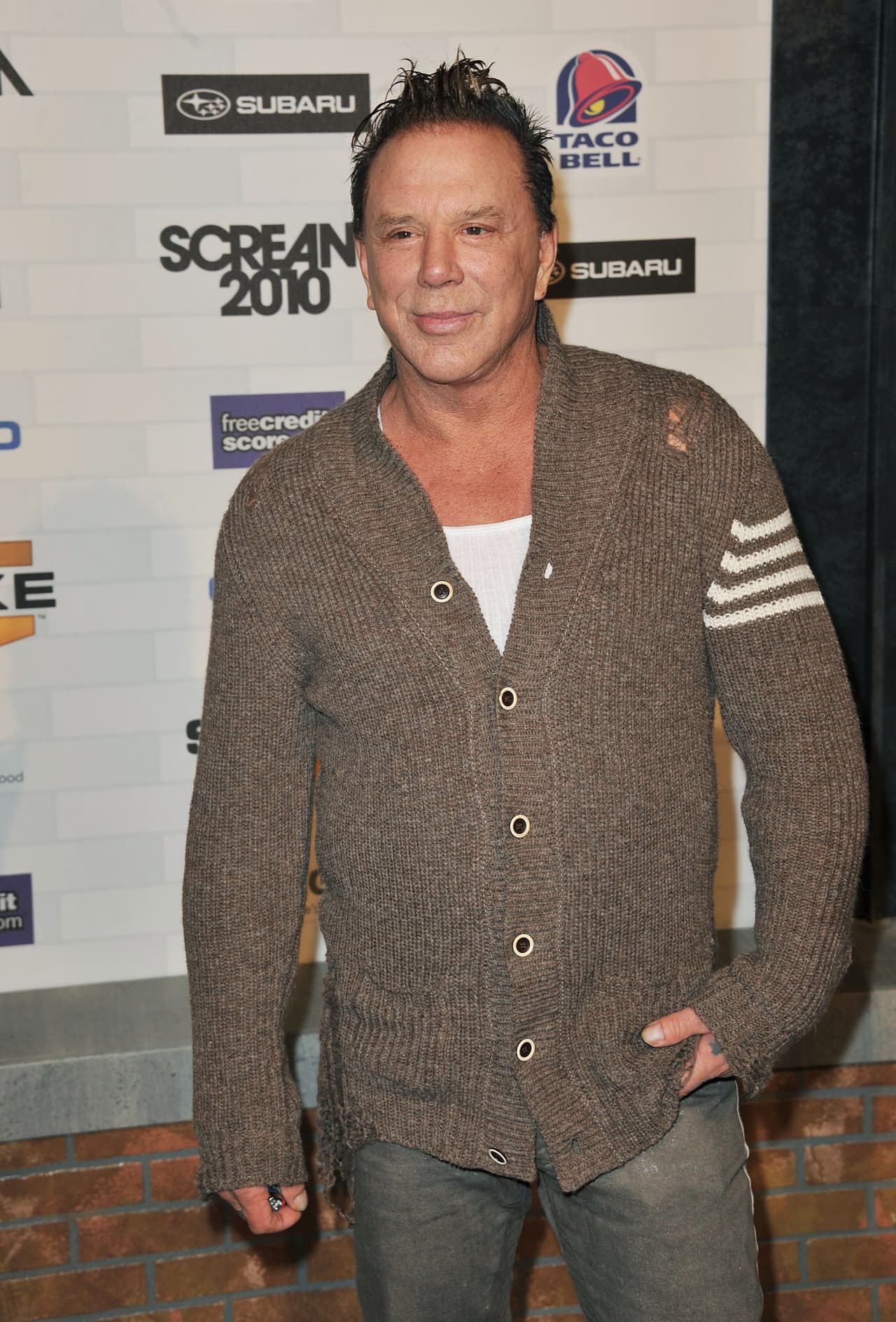 Pero su regreso a la actuación no fue fácil. "No era capaz de conseguir trabajo, por lo que no estaba en posición de elegir papeles", declaró en 2005 durante la promoción de la película 'Sin City'.