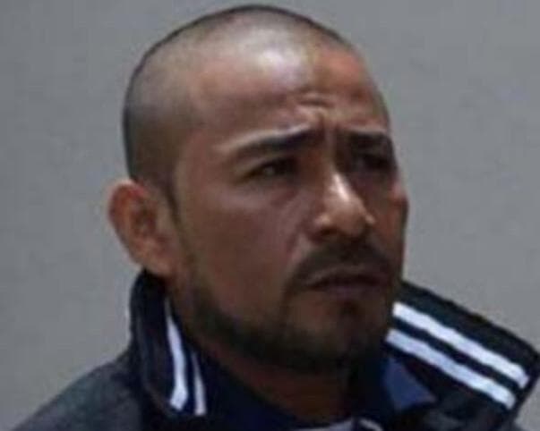 <h3 class="cms-H3-H3" style="box-sizing: border-box; margin-top: 0px; margin-bottom: 0.5rem; color: rgb(51, 51, 51); font-family: Roboto, sans-serif; font-style: normal; font-variant-ligatures: normal; font-variant-caps: normal; letter-spacing: normal; orphans: 2; text-align: left; text-indent: 0px; text-transform: none; white-space: normal; widows: 2; word-spacing: 0px; -webkit-text-stroke-width: 0px; background-color: rgb(255, 255, 255); text-decoration-thickness: initial; text-decoration-style: initial; text-decoration-color: initial;">Yulan Andony Archaga Carias</h3>
<br>
<br>La agencia acusa a este hondureño de 
<b>importación de cocaína, conspiración de chantaje, posesión y conspiración para poseer ametralladoras.</b>
<br>
<br>Archaga también es conocido como Alexander Mendoza, Porky o Gordo y su última dirección conocida es San Pedro Sula, Honduras.
<br>
<br>La DEA ofrece una recompensa de 100,000 dólares por cualquier información que lleve a su captura.