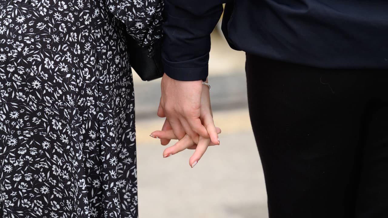 ¿Cuáles son los requisitos para pedir la llamada visa de novia y qué procede si ella tiene hijos?