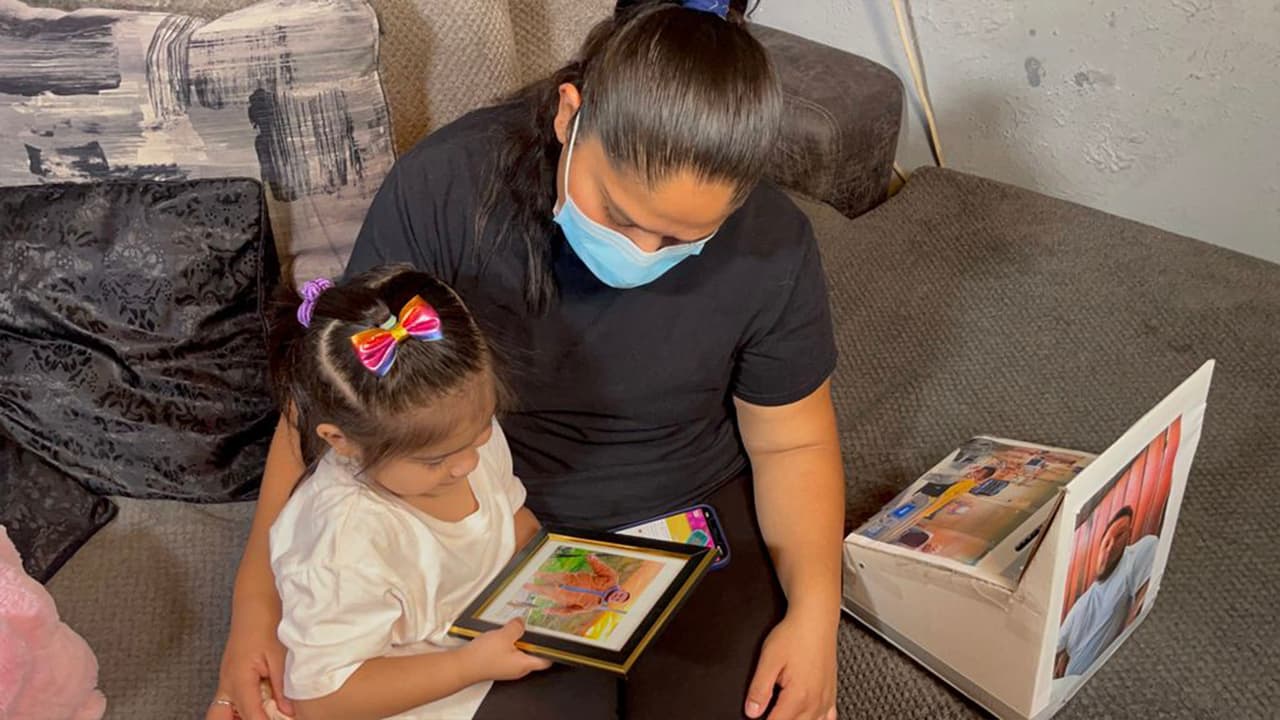 El 
<a href="https://www.univision.com/local/houston-kxln/ayuda-familias-familias-condado-harris-coronavirus-1-500-dolares-fotos-1">coronavirus</a> atacó los pulmones del padre de familia, causándole una dura inflamación que rechazaba el tratamiento en el hospital, agravando su estado de salud.