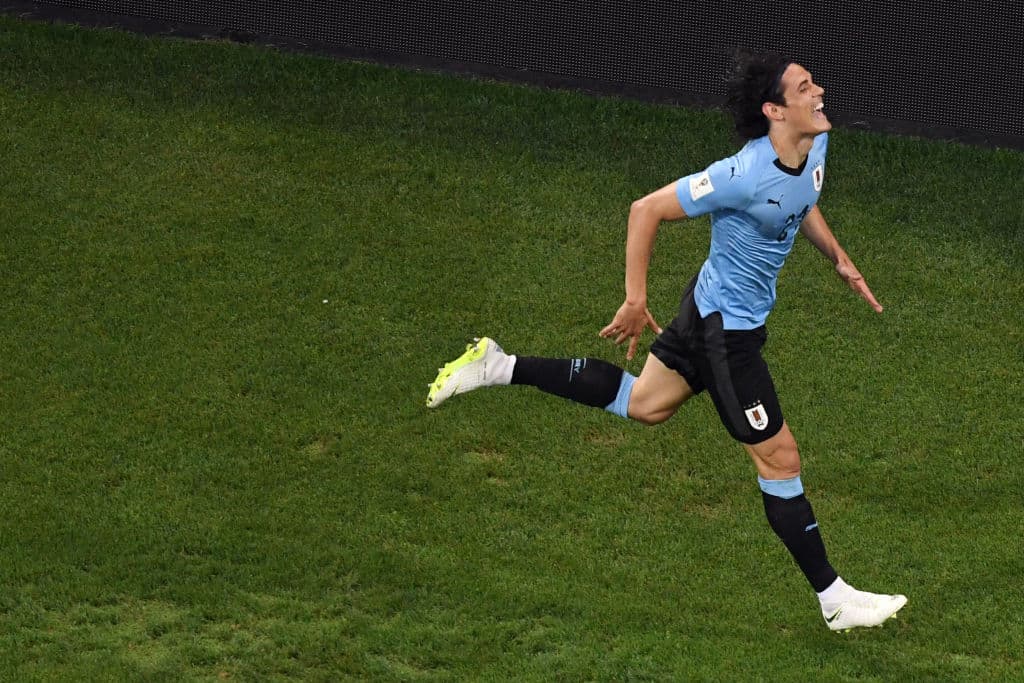 Así festejó Edinson Cavani su segundo gol en la presente Copa del Mundo, con gran efusividad y a su estilo, con el que ha habituado a los aficionados del PSG.