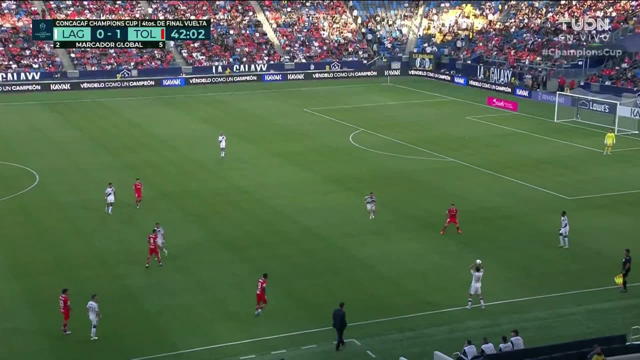 ¡TIRO ATAJADO! disparo por Jesús Angulo.