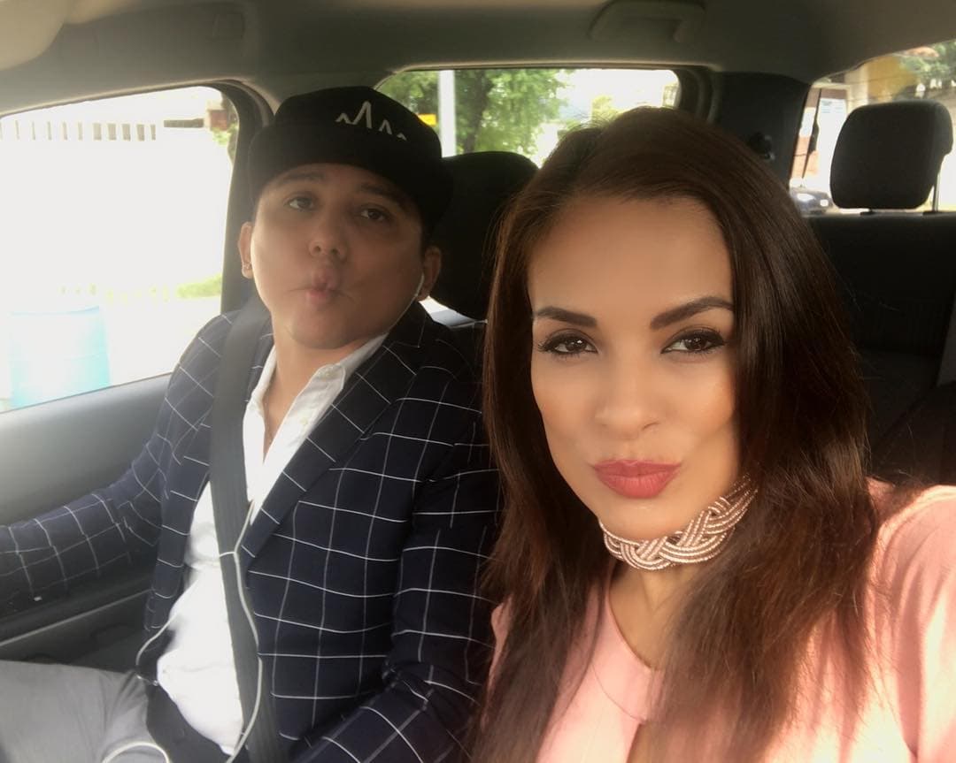 Aunque nunca se confirmó, en aquel momento los rumores eran que el líder y vocalista de La Trakalosa de Monterrey, le fue infiel con su actual esposa Kimberly Flores.