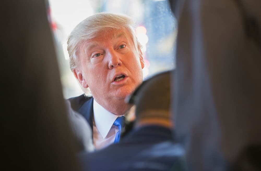 Trump acusa a Cruz de ser "un caballo de Troya usado por los jefes del partido para robarle la nominación"